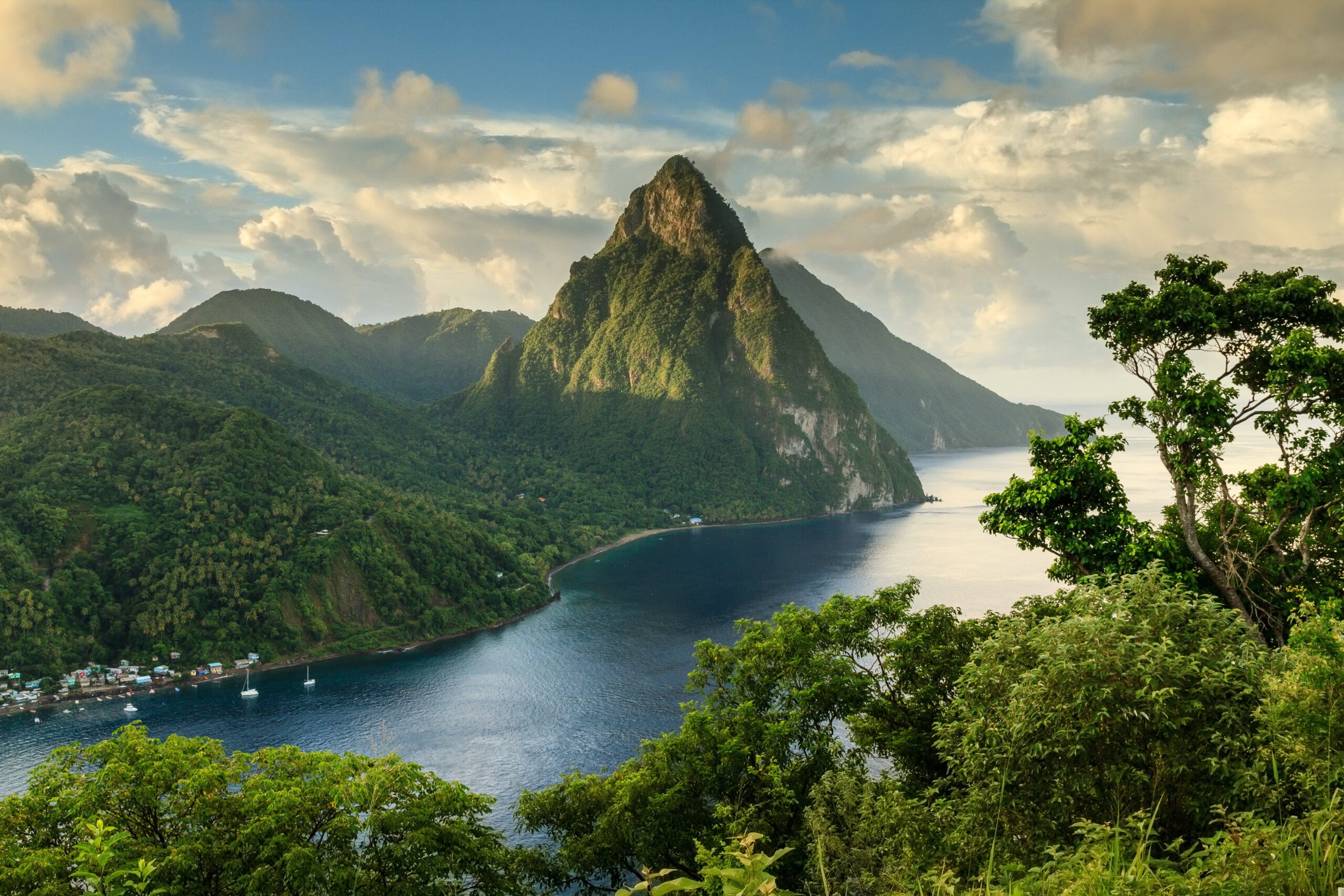 St. Lucia có lẽ được biết đến nhiều nhất với những bãi biển tuyệt đẹp